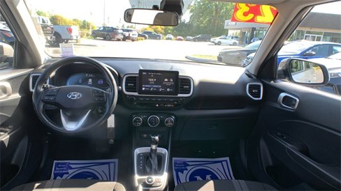 Used 2023 Hyundai Venue SEL image 20