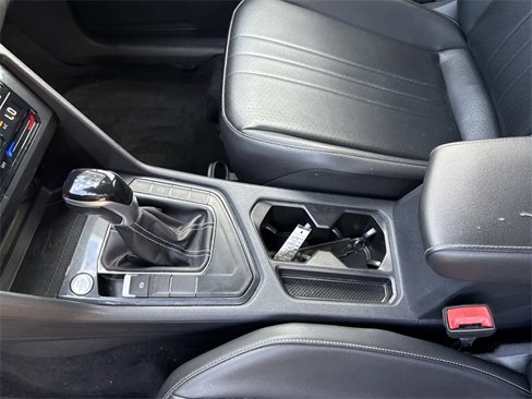 Used 2022 Volkswagen Tiguan SE image 10