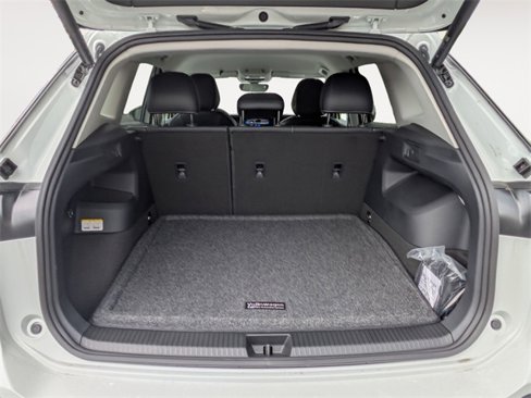 New 2025 Volkswagen Tiguan SE image 26