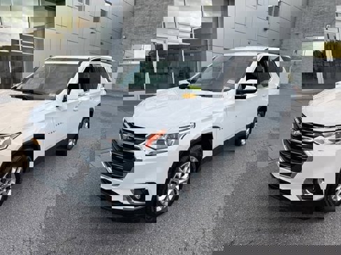 Certified 2019 Chevrolet Traverse LT image 1