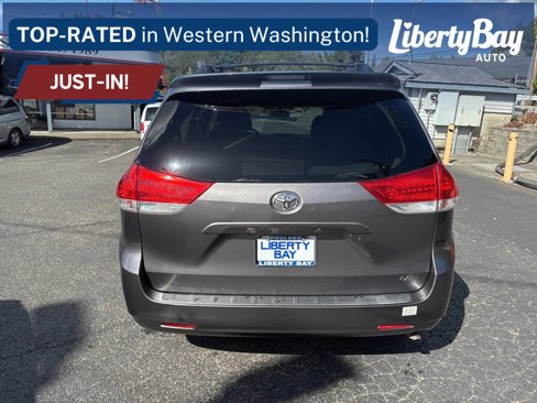 Used 2014 Toyota Sienna LE image 4