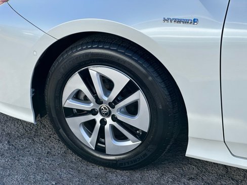 Used 2016 Toyota Prius Four image 11
