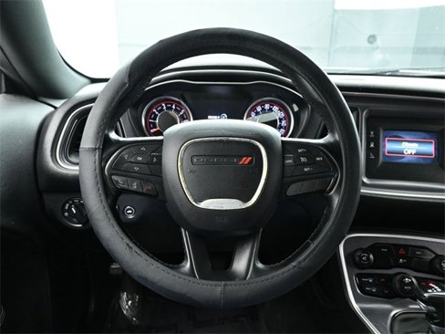 Used 2015 Dodge Challenger SXT image 20
