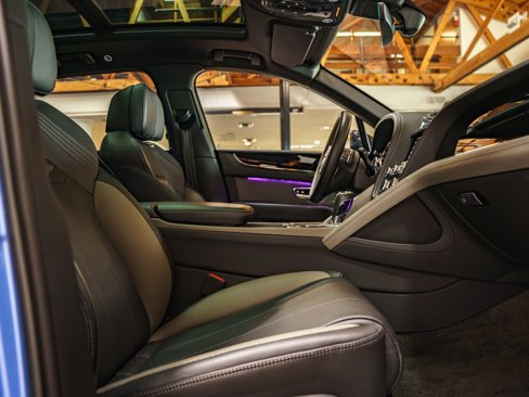Used 2022 Bentley Bentayga image 27