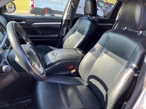 Used 2018 Toyota Highlander XLE image 10