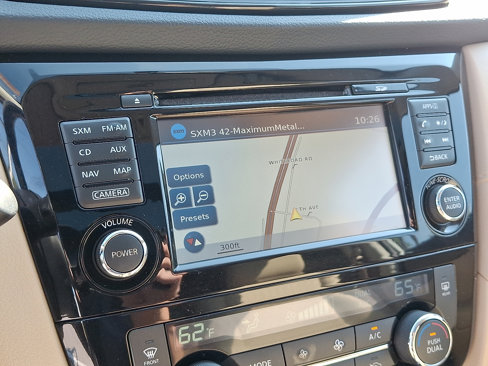 Used 2017 Nissan Rogue SV w/ Sun & Sound Touring Package image 18