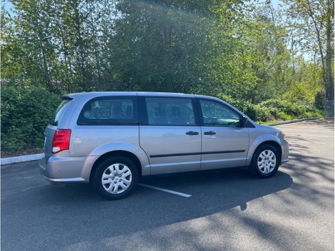 Used 2016 Dodge Grand Caravan American Value Package w/ UConnect Hands-Free Group image 23