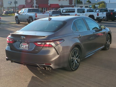 Used 2021 Toyota Camry SE image 3