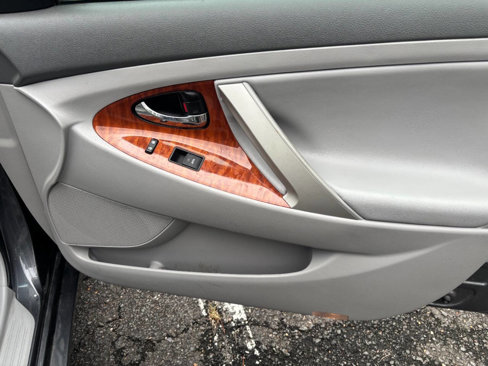 Used 2011 Toyota Camry XLE image 24