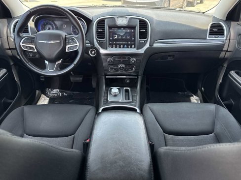 Used 2018 Chrysler 300 Touring w/ Driver Convenience Group image 12