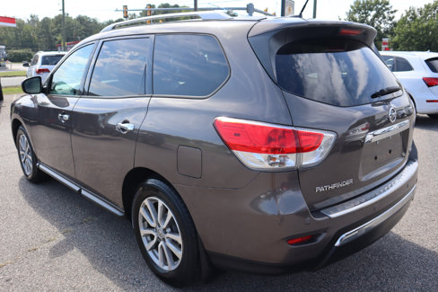 Used 2015 Nissan Pathfinder SV w/ Cargo Package image 4