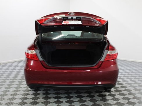 Used 2015 Toyota Camry LE image 14