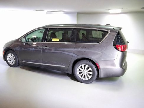 Used 2018 Chrysler Pacifica Touring-L w/ Premium Audio Group image 19