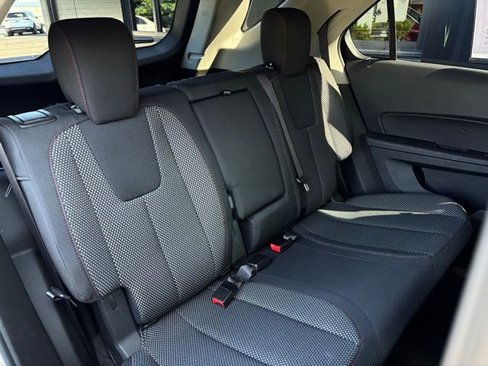 Used 2017 Chevrolet Equinox LT image 32