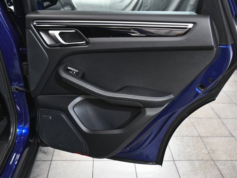Used 2022 Porsche Macan image 14