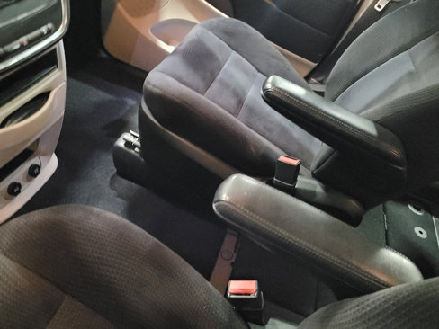 Used 2014 Dodge Grand Caravan American Value Package image 26