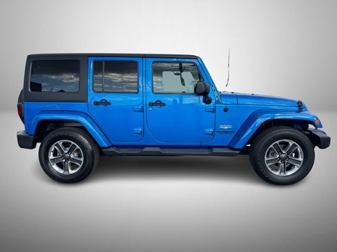 Used 2015 Jeep Wrangler Unlimited Sahara w/ Connectivity Group image 5