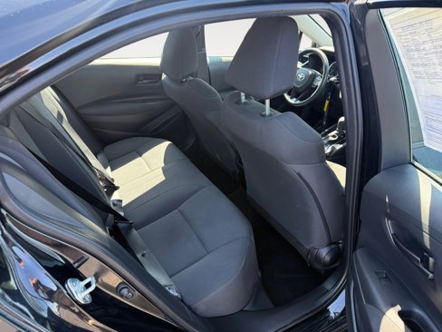 Used 2022 Toyota Corolla LE image 18