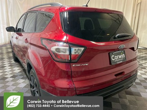 Used 2017 Ford Escape SE w/ SE Sport Appearance Package image 6