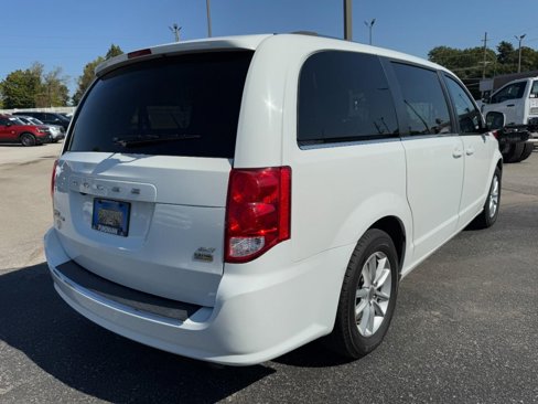 Used 2019 Dodge Grand Caravan SXT image 3