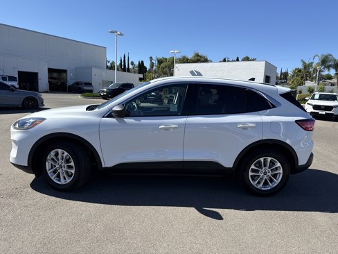 Used 2022 Ford Escape SE image 2