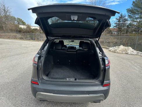 Used 2019 Jeep Cherokee Limited w/ Luxury Group image 31