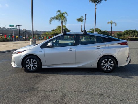 Used 2022 Toyota Prius Prime LE image 2
