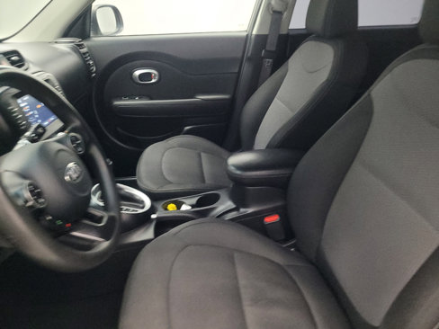 Used 2019 Kia Soul + image 17