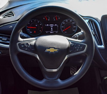 Used 2017 Chevrolet Malibu LT image 32