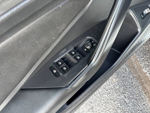 Used 2019 Volkswagen Jetta SEL w/ Cold Weather Package image 11