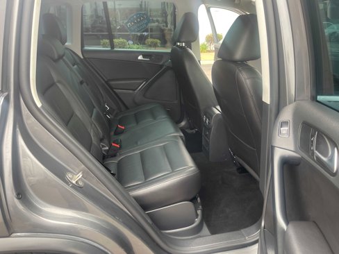 Used 2016 Volkswagen Tiguan SEL image 12