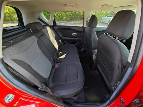 Used 2018 Kia Soul + image 12
