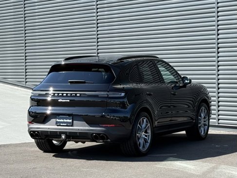 Certified 2024 Porsche Cayenne image 7