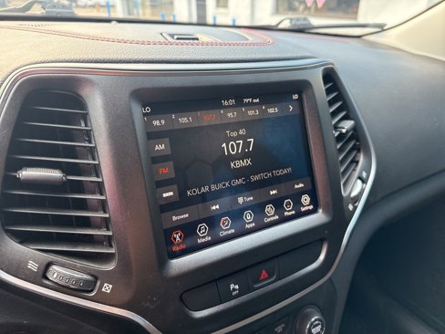 Used 2019 Jeep Cherokee Trailhawk w/ Comfort/Convenience Group image 22