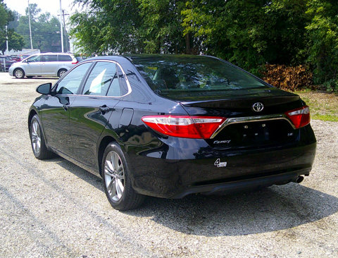 Used 2015 Toyota Camry XLE image 5