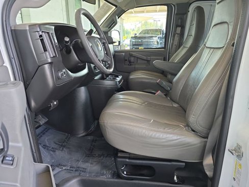 Used 2017 Chevrolet Express 2500 image 17