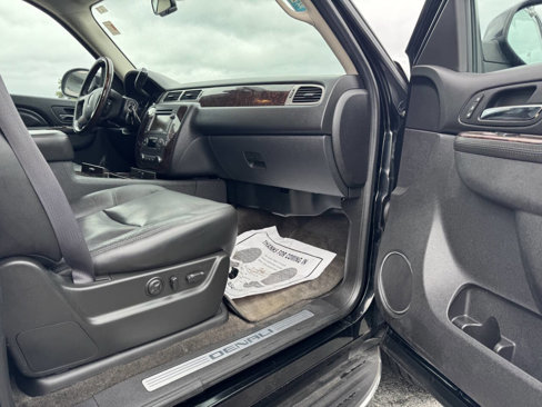 Used 2011 GMC Yukon Denali image 42