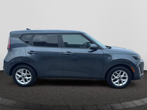 Used 2023 Kia Soul LX w/ LX Technology Package image 4