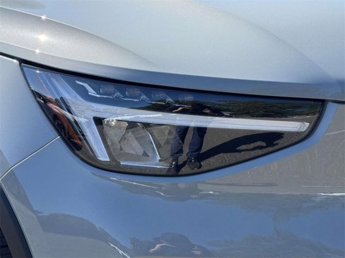 Used 2025 Volvo XC40 B5 Core w/ Climate Package image 7
