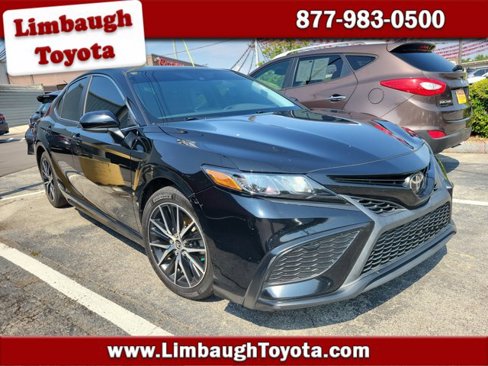 Used 2021 Toyota Camry SE image 1