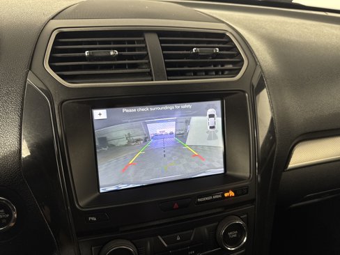 Used 2018 Ford Explorer XLT w/ Equipment Group 202A image 31