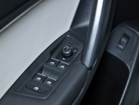 Used 2019 Volkswagen Tiguan SEL image 17