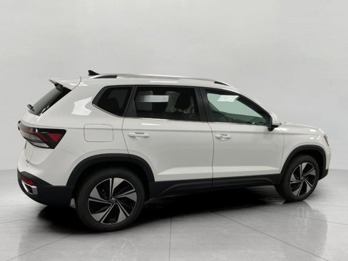 New 2025 Volkswagen Taos SE image 2