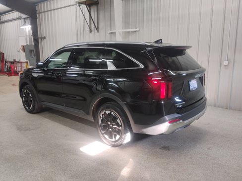 Used 2024 Kia Sorento S image 3