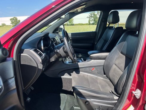 Used 2019 Jeep Grand Cherokee Altitude image 24