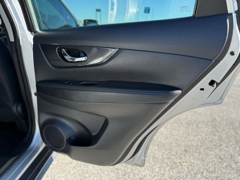 Used 2018 Nissan Rogue S image 13