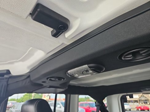Used 2017 Jeep Wrangler Freedom Edition image 14