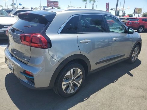 Used 2022 Kia Niro EX image 5
