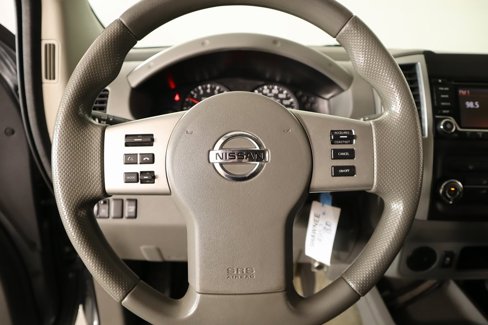 Used 2016 Nissan Frontier SV image 3