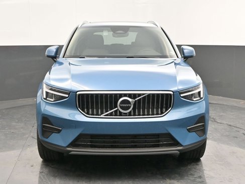 New 2025 Volvo XC40 B5 Core image 2